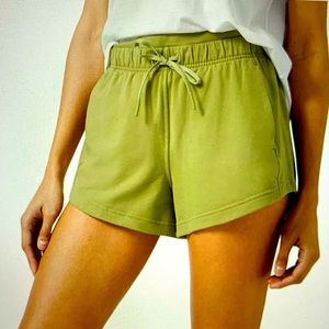 Lululemon Inner glow short